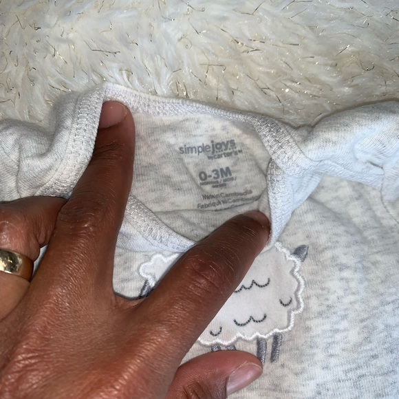 Simple Joys by Carter’s baby clothes Set . - Picture 3 of 6